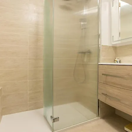 L'authentica - Free Parking & Wifi & Pool - Self Checkin - Ysyka Apartment